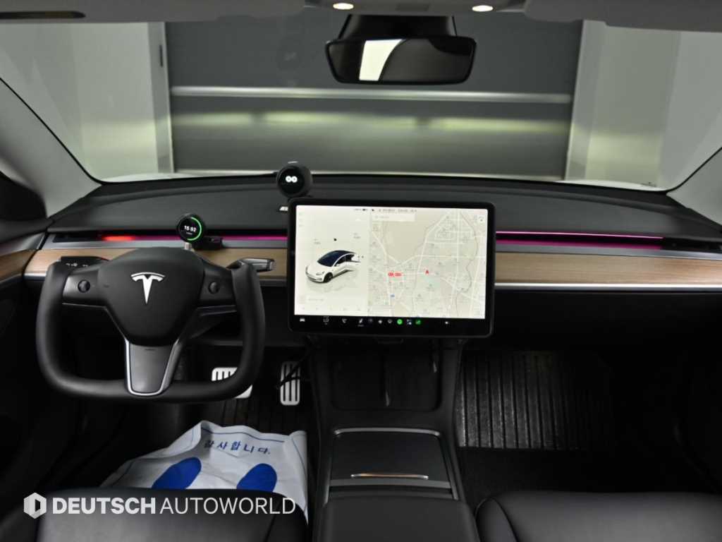 Tesla Model 3 — photo 07