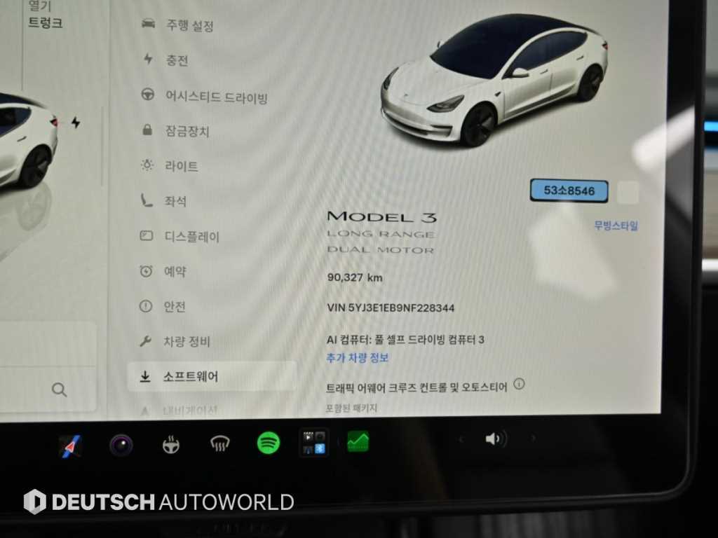 Tesla Model 3 — photo 08