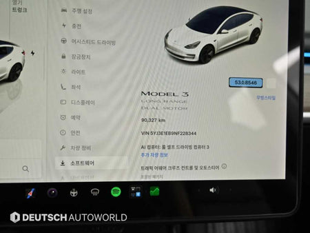 Tesla Model 3 — photo 08
