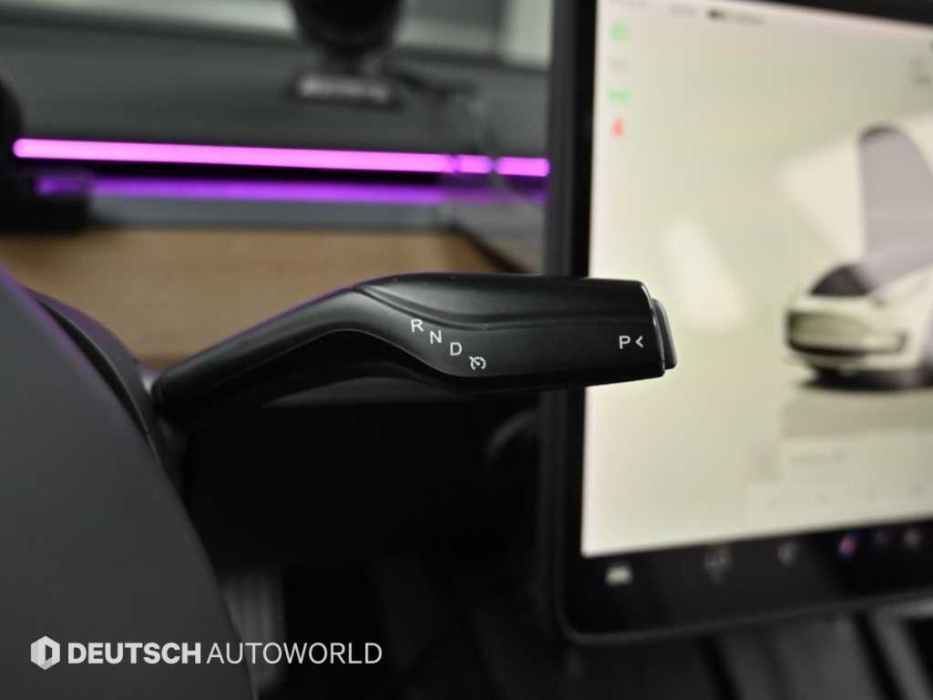 Tesla Model 3 — photo 09
