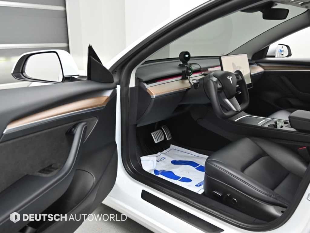 Tesla Model 3 — photo 11