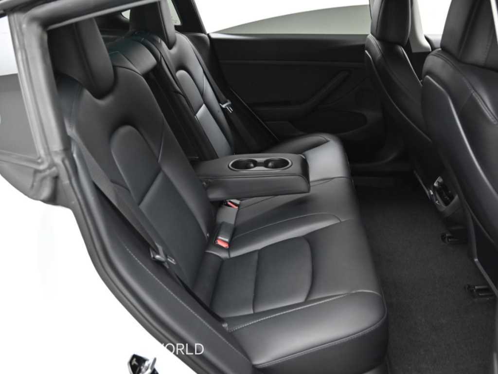 Tesla Model 3 — photo 12