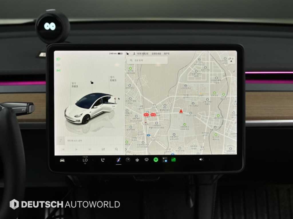 Tesla Model 3 — photo 14