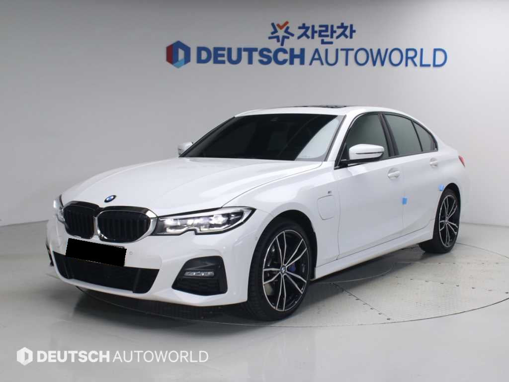 BMW 3-Series — photo 01