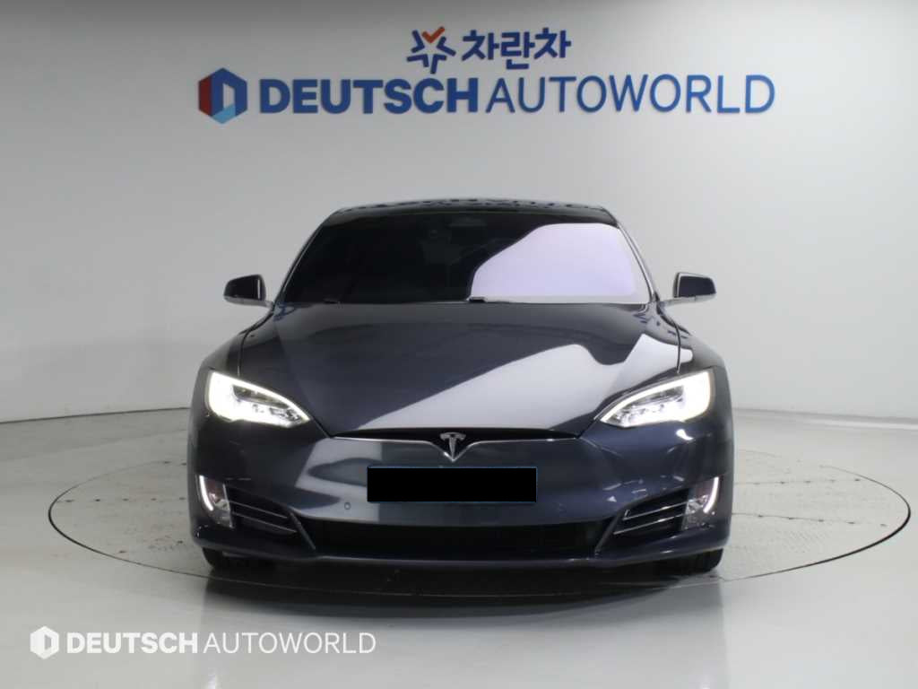 Tesla Model S — photo 03