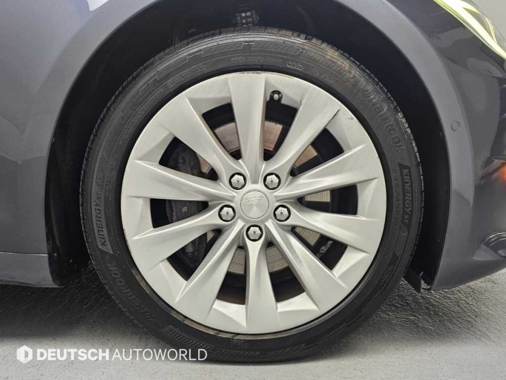 Tesla Model S — photo 05