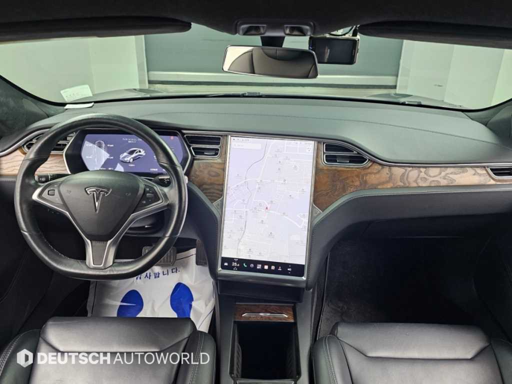 Tesla Model S — photo 07