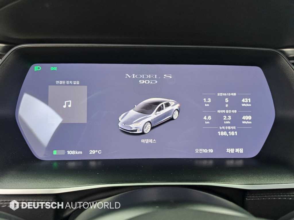 Tesla Model S — photo 08