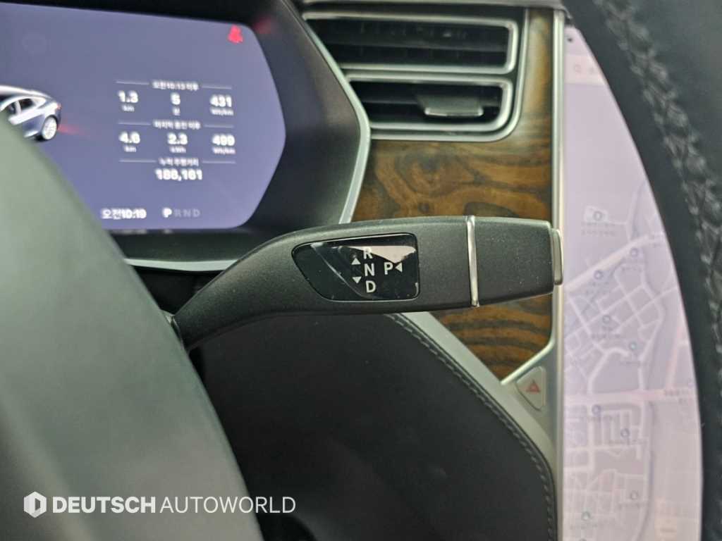 Tesla Model S — photo 09