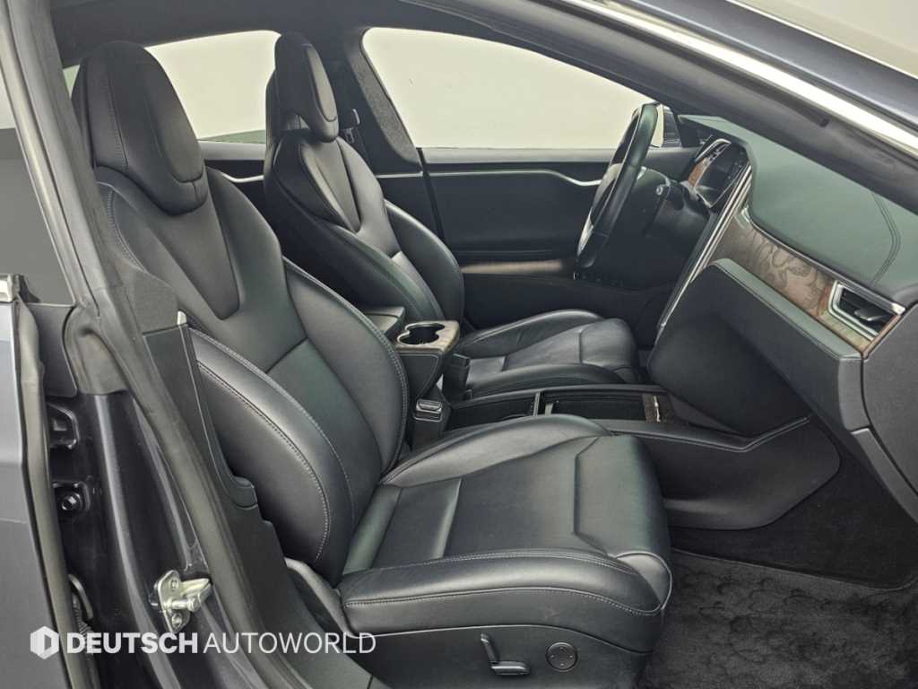 Tesla Model S — photo 10