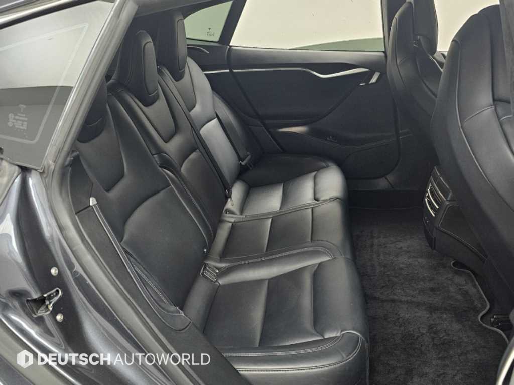 Tesla Model S — photo 12