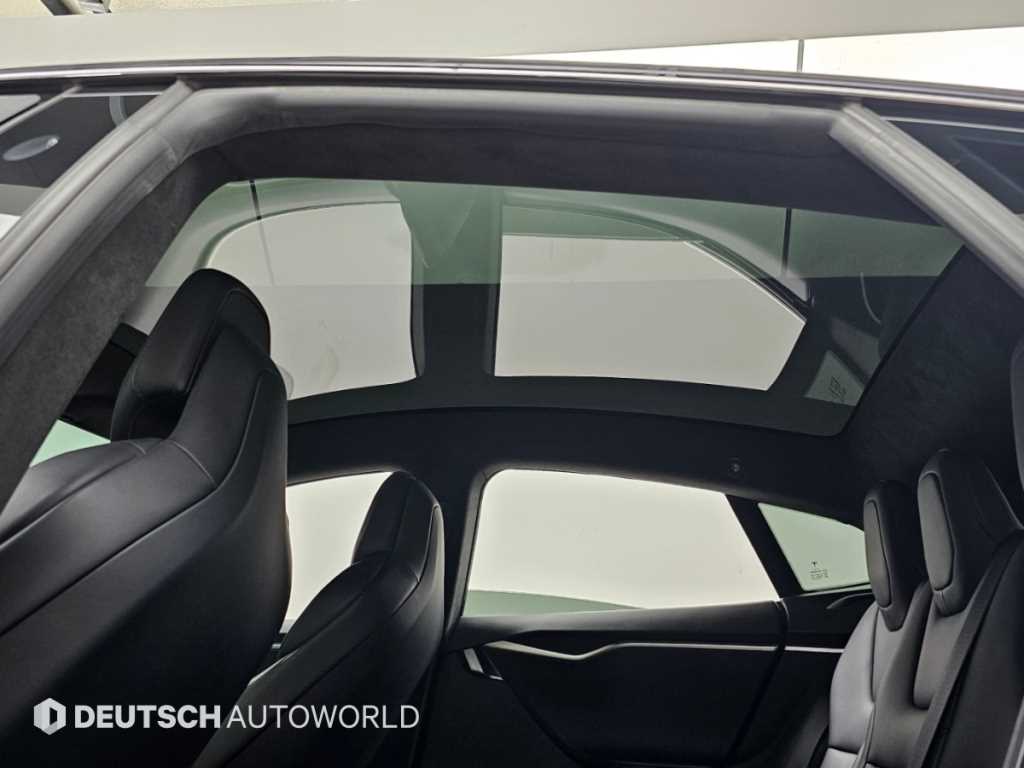 Tesla Model S — photo 18