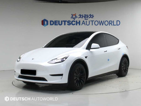 Tesla Model Y — photo 01