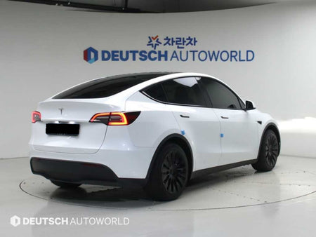 Tesla Model Y — photo 02