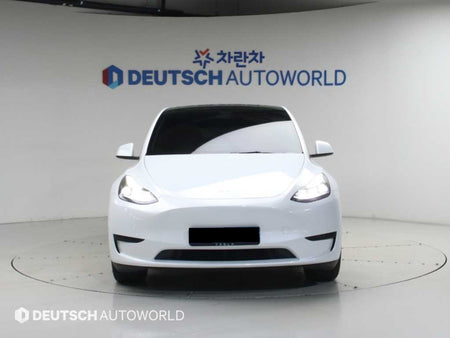 Tesla Model Y — photo 03