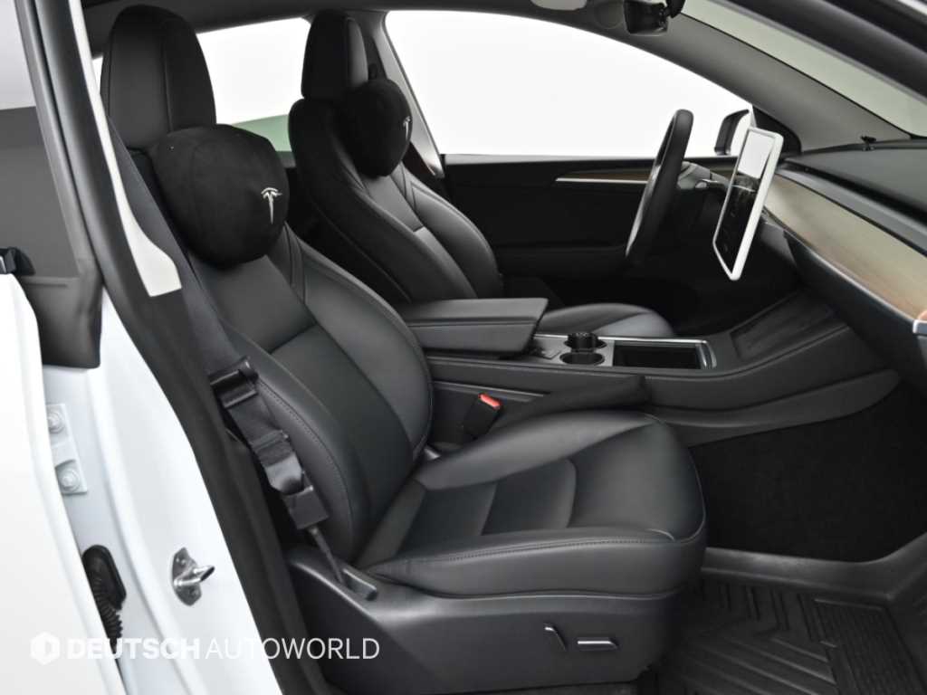 Tesla Model Y — photo 09