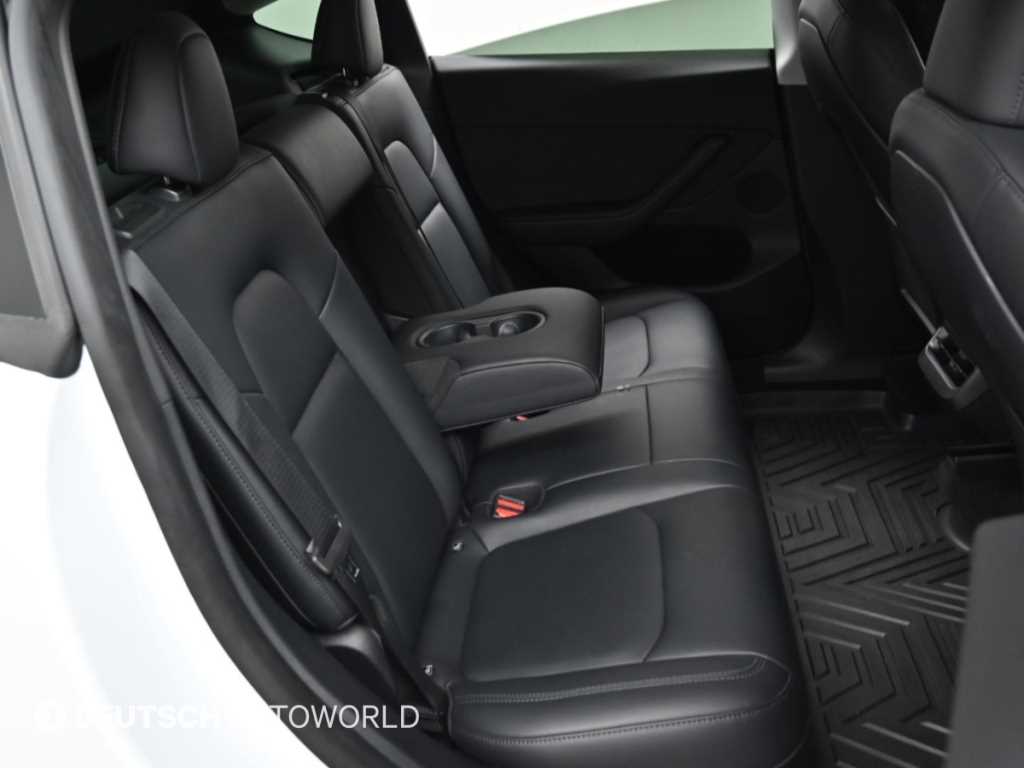 Tesla Model Y — photo 11