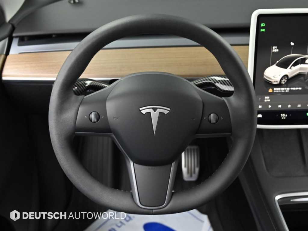 Tesla Model Y — photo 12