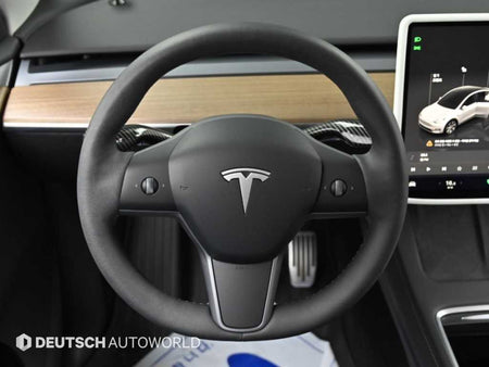 Tesla Model Y — photo 12