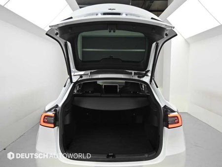Tesla Model Y — photo 18