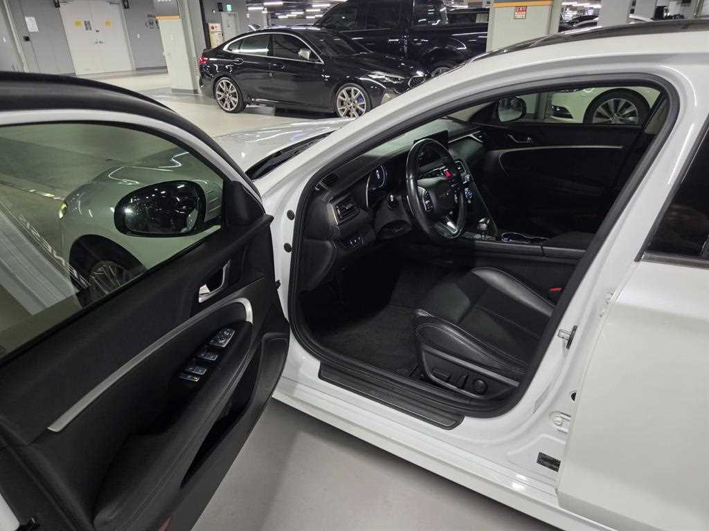 Genesis G70 — photo 08