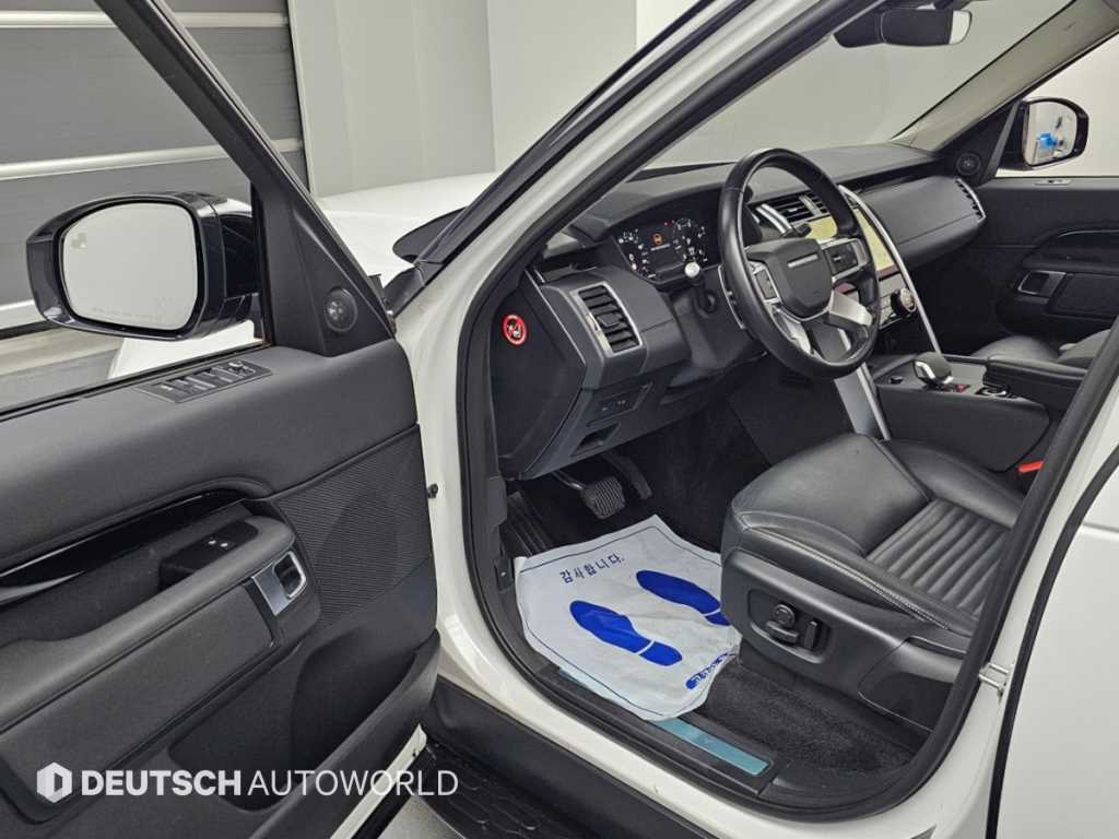 Land Rover Discovery — photo 11