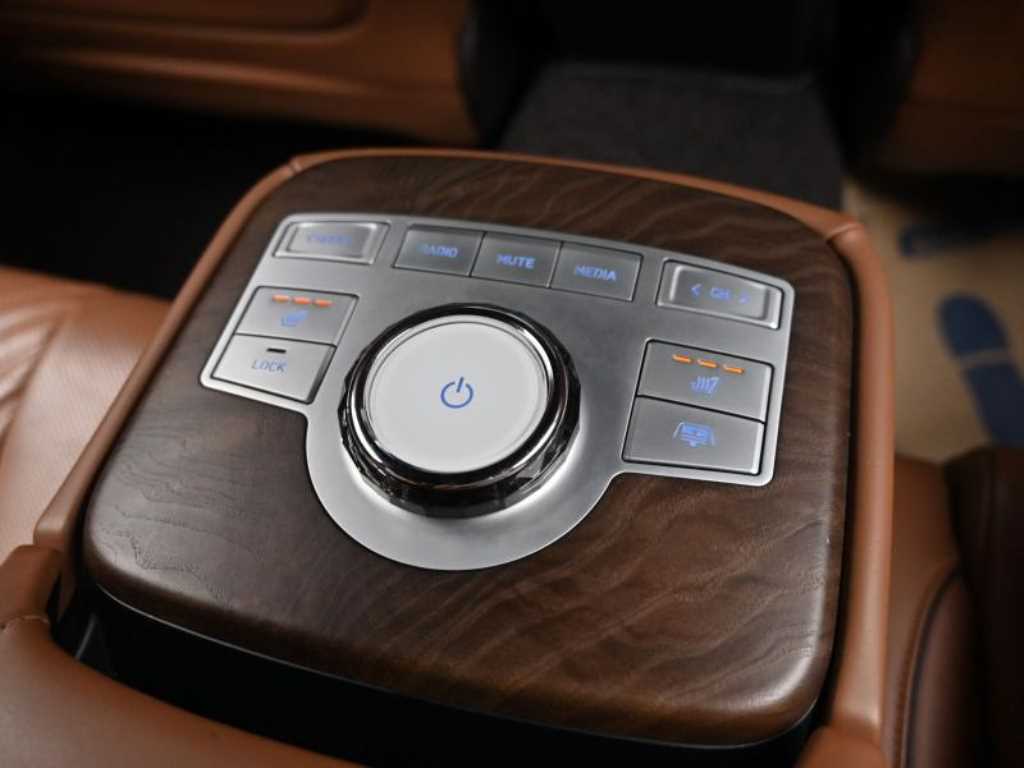 Genesis G80 — photo 16