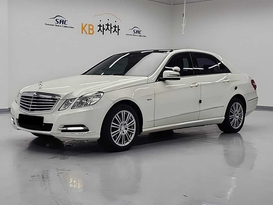 Mercedes-Benz E-Class — photo 01