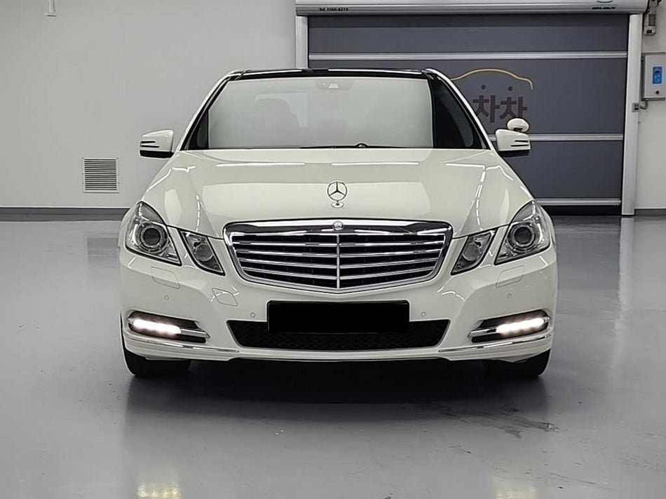Mercedes-Benz E-Class — photo 02