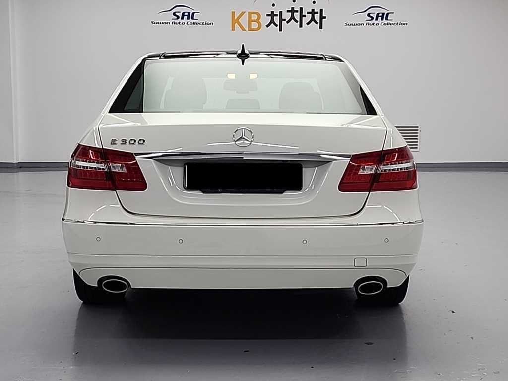 Mercedes-Benz E-Class — photo 03