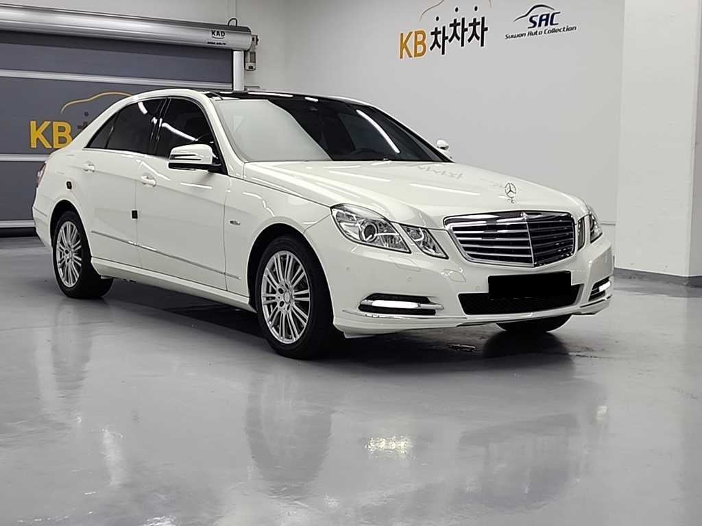Mercedes-Benz E-Class — photo 04