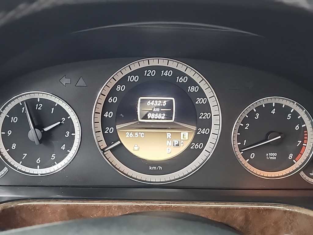 Mercedes-Benz E-Class — photo 06