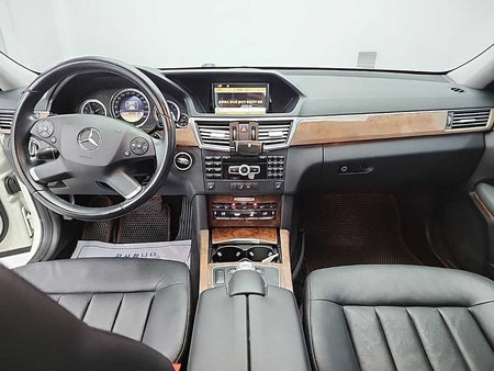 Mercedes-Benz E-Class — photo 07