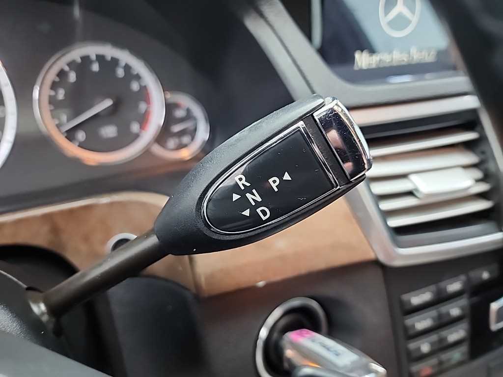 Mercedes-Benz E-Class — photo 08