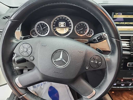 Mercedes-Benz E-Class — photo 09