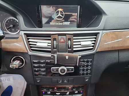 Mercedes-Benz E-Class — photo 10