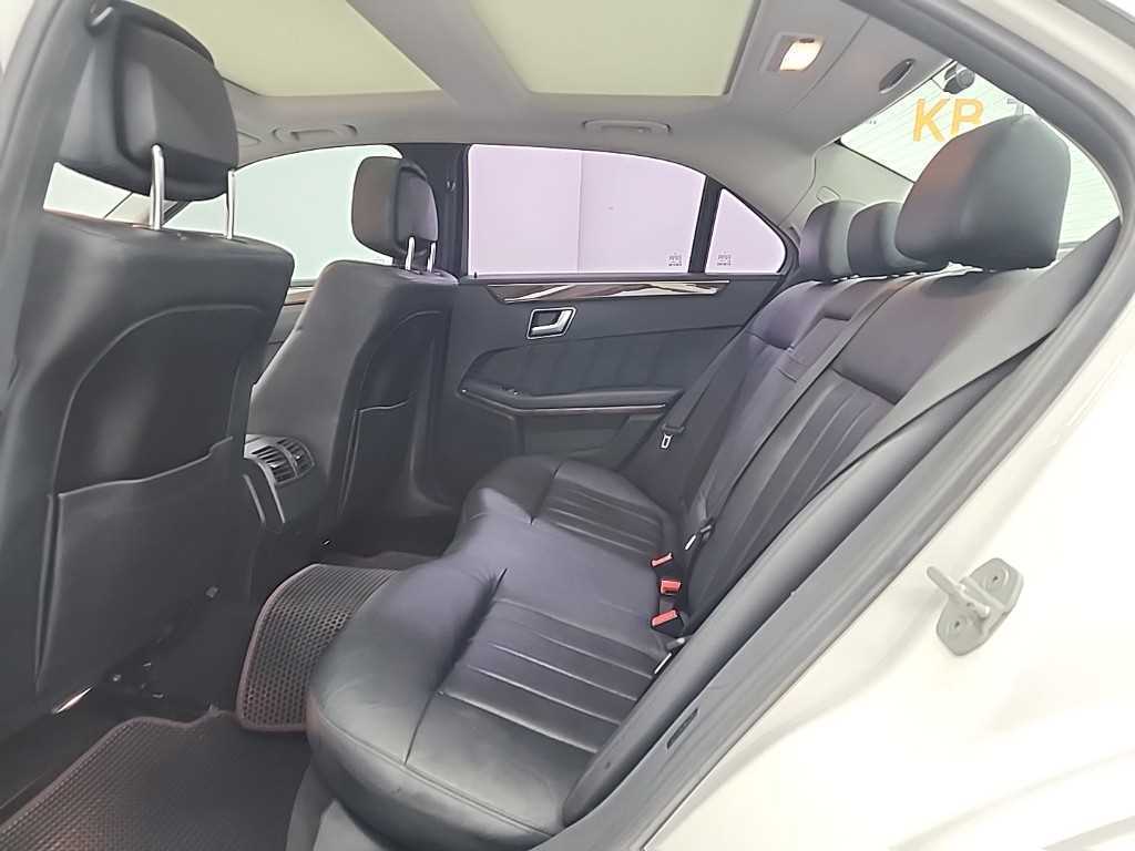 Mercedes-Benz E-Class — photo 12