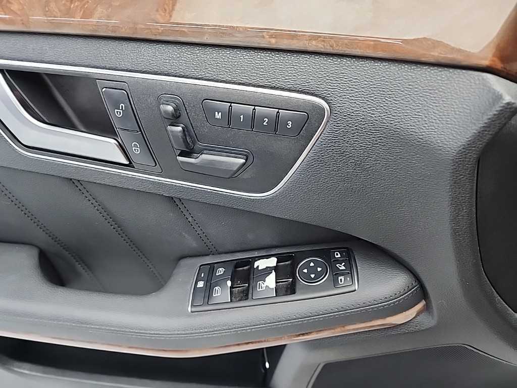 Mercedes-Benz E-Class — photo 16