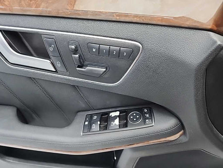 Mercedes-Benz E-Class — photo 16