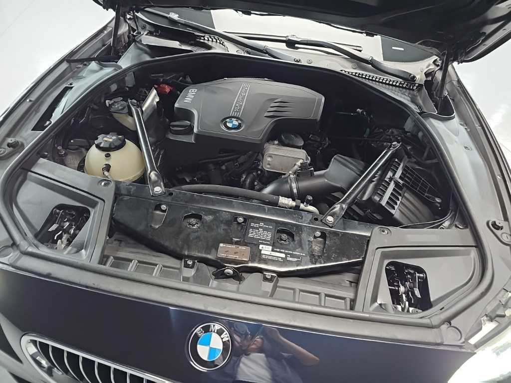 BMW 5-Series — photo 05