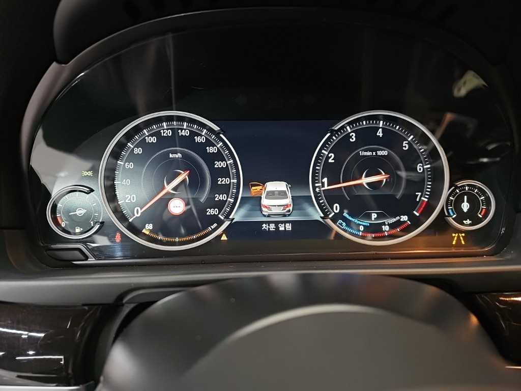 BMW 5-Series — photo 06