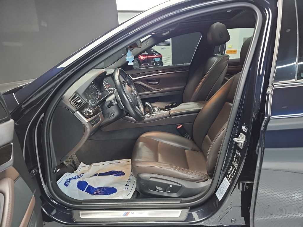 BMW 5-Series — photo 11