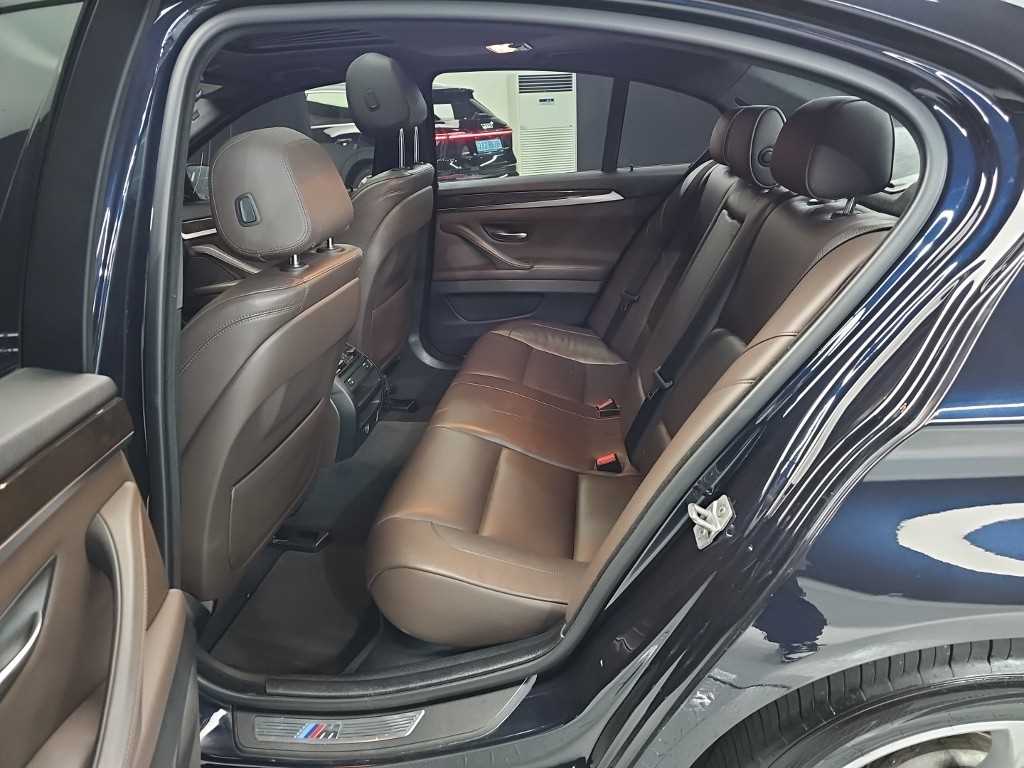 BMW 5-Series — photo 12