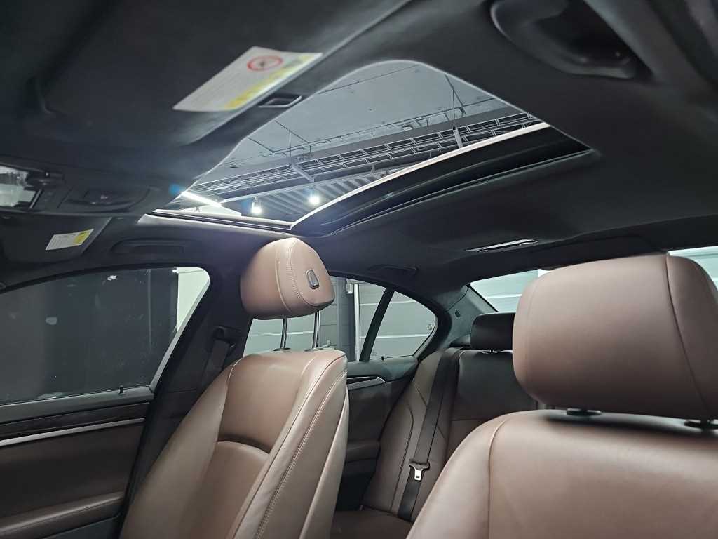 BMW 5-Series — photo 14