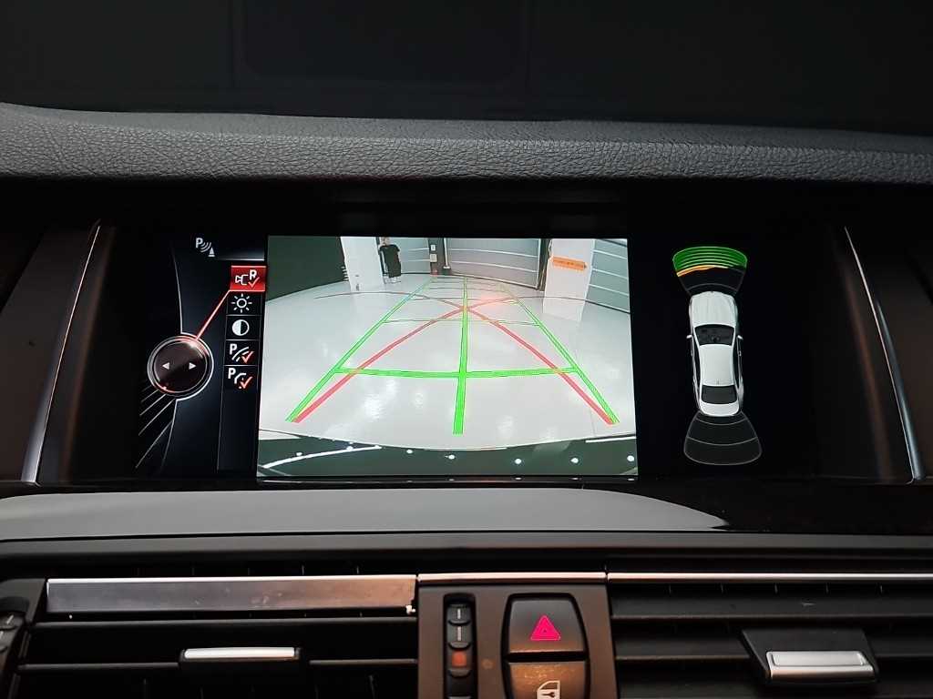 BMW 5-Series — photo 16