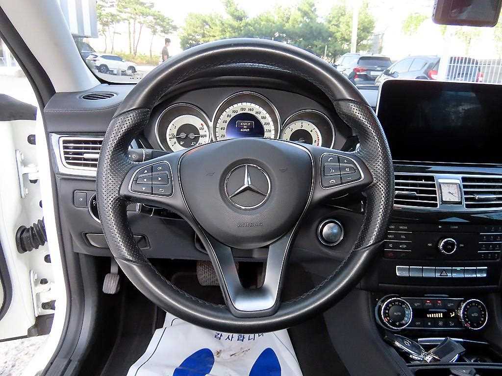 Mercedes-Benz CLS-Class — photo 08
