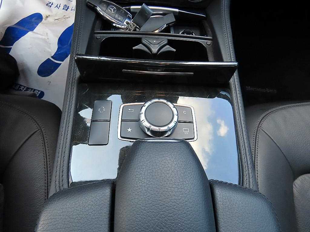 Mercedes-Benz CLS-Class — photo 12
