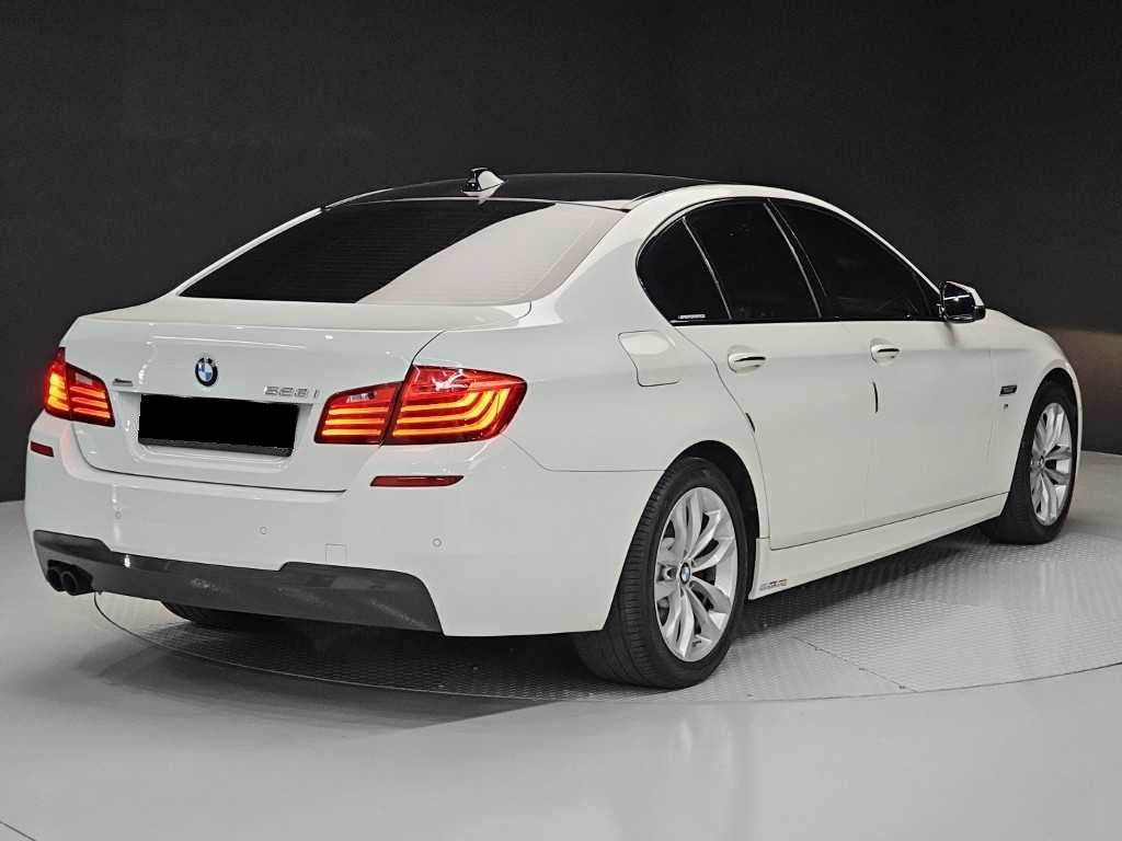 BMW 5-Series — photo 04