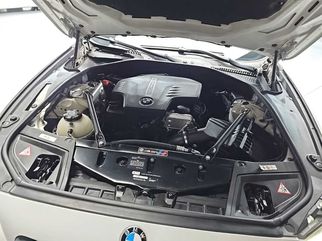 BMW 5-Series — photo 05