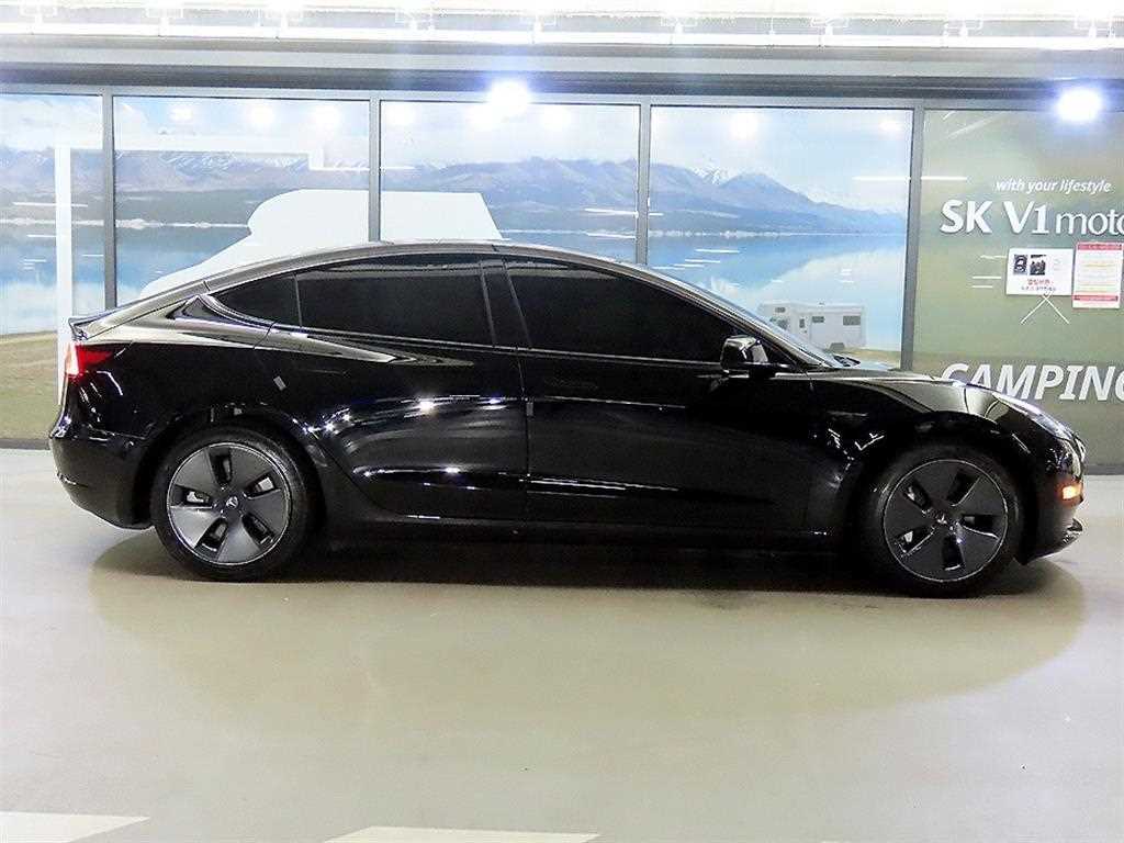 Tesla Model 3 — photo 03